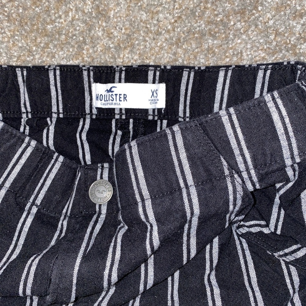 🎈Adorable Mini Holister skirt with pockets! - Picture 2 of 6